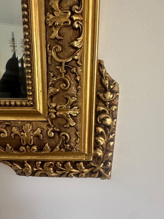 Image 1 of Specchio da parete antico francese in legno dorato con stemma di uccello e alloro, XIX secolo.