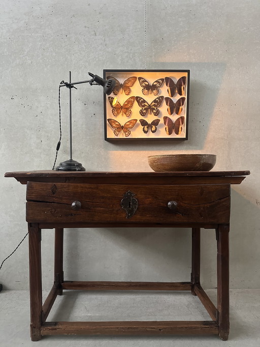 Table d'appoint coloniale espagnole ancienne