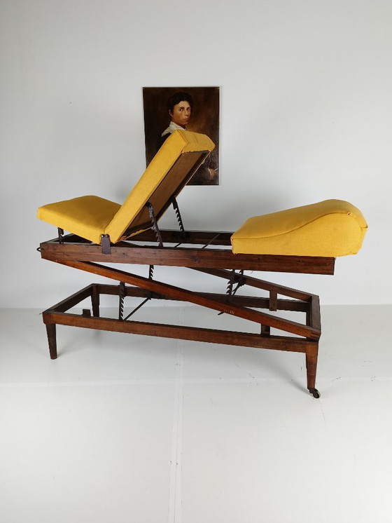 Image 1 of Cama de hospital militar inglesa antigua