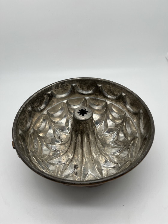 Image 1 of Antique Copper Cake Mold – Ø 25 cm | Vintage Kitchen Object