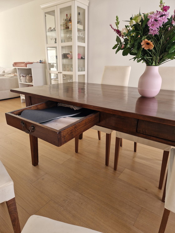 Image 1 of Mesa clásica de madera maciza