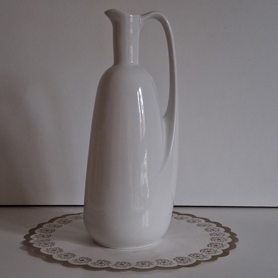 Weißer Porzellankrug/Einzelblumenvase aus der Mitte des 20. Jahrhunderts – Vasen, Porcelain (photo 3 of 9)