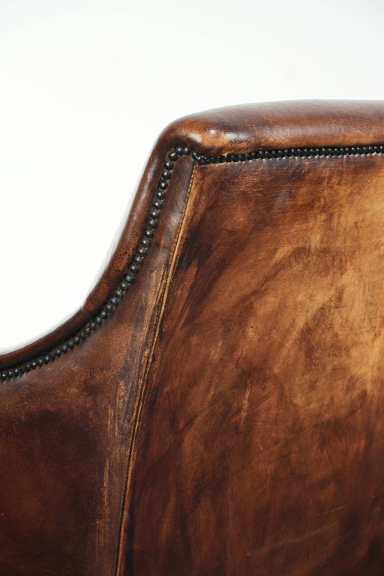Image 1 of Poltrona di design in pelle di pecora in buone condizioni, con un bellissimo colore intenso e una seduta confortevole.