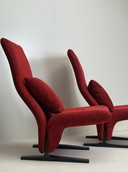 2 poltrone Concorde rosse design Pierre Paulin Artifort