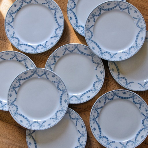 9 Dessertteller aus Steingut aus dem 19. Jahrhundert, signiert Sarreguemines, Sammlung „Juliana“.