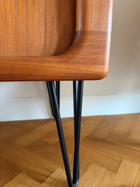 Mobile danese in teak con gambe a forcina – Dyrlund, Credenze, Wood (photo 4 of 5)