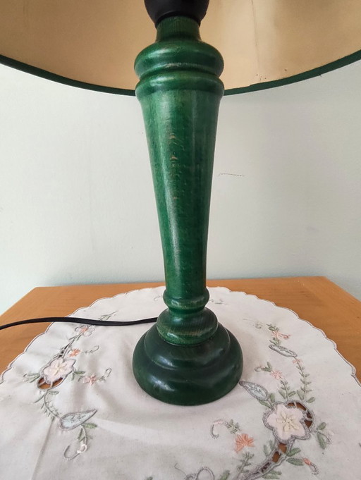 Lámpara de madera verde