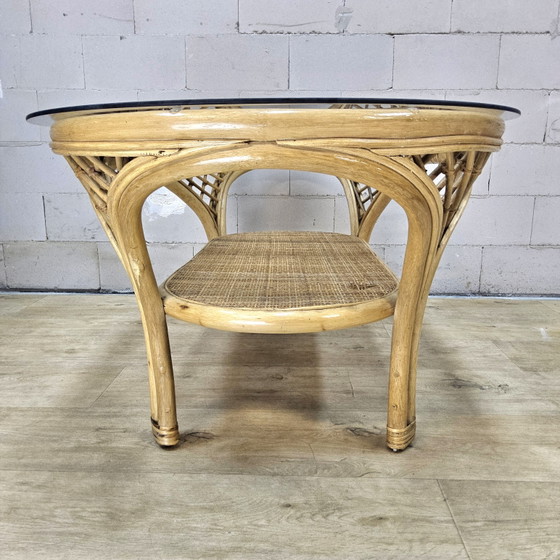 Table Basse Vintage en Rotin avec Plateau en Verre (années 70) Table d'Appoint Bohème / Coffeetable (photo 4 of 15)