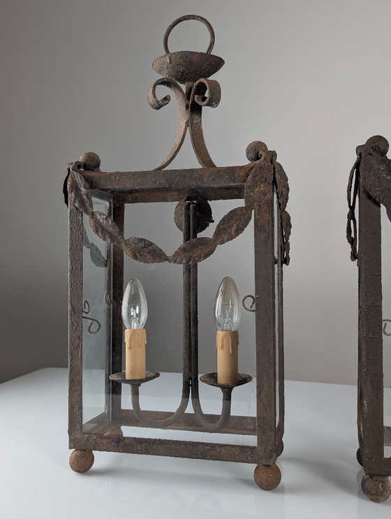 Image 1 of Lanterna in ferro battuto con pannelli in vetro, motivi fogliati