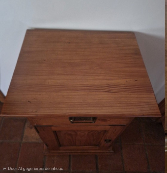 Image 1 of Volhouten landelijk kastje, hoog nachtkastje, halkastje