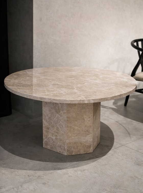 Image 1 of Custom-made genuine beige marble table – 100 kg