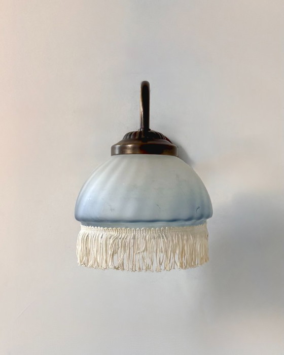 Paar vintage Wandlampen van messing en blauwachtig glas, Frankrijk 1970 (photo 4 of 5)