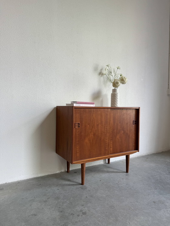 Image 1 of Buffet vintage à portes coulissantes