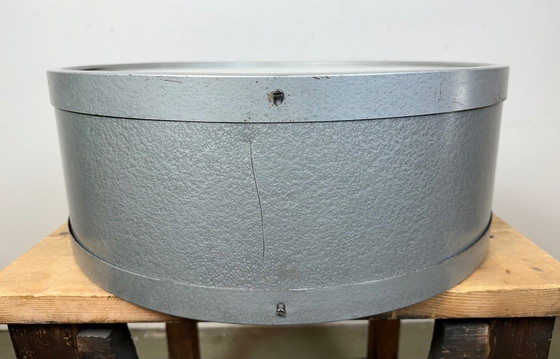 Image 1 of Grote industriële dubbelzijdige spoorweg- of fabrieksklok van Pragotron, jaren 60