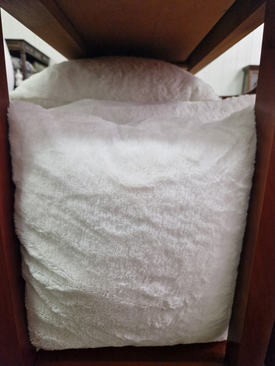 Image 1 of 10 nuovi cuscini di peluche bianchi