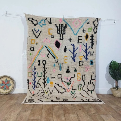 Azilal wollen tapijt – Berberbossymbolen handgemaakt (137×100 cm)