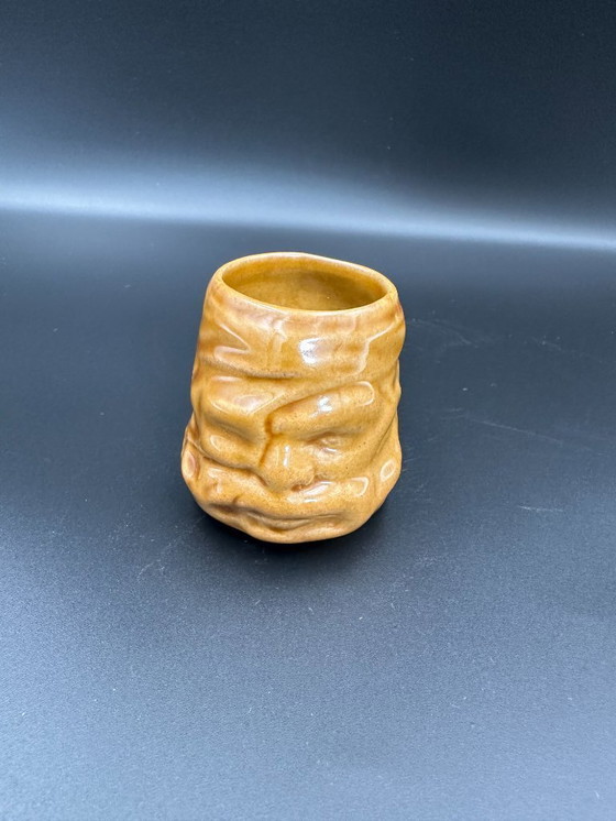 Image 1 of Jarra pirata con vasos de chupito de cerámica de estudio