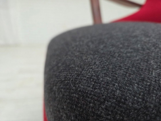 Image 1 of Fauteuil de conception danoise des années 1960, retapissé en laine d'ameublement.