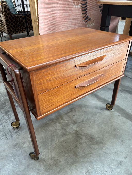 Coffre/armoire à couture vintage danoise en teck, style milieu du XXe siècle