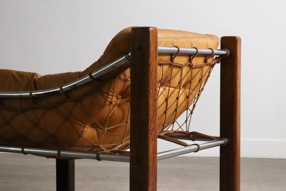 Image 1 of Rara poltrona lounge Amazonas con poggiapiedi in pelle color cognac, disegnata da Jean Gillon, Brasile, anni '60.