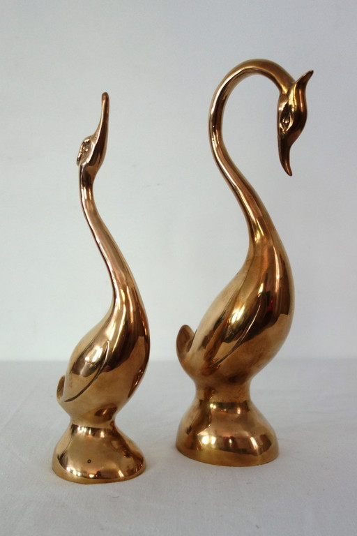 Sculptural pair of brass swans from the 70's