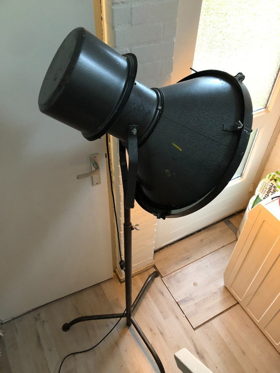 Image 1 of Hoge theater lamp spot industriele lamp op gietijzeren staander - uitschuifbaar - 220cm