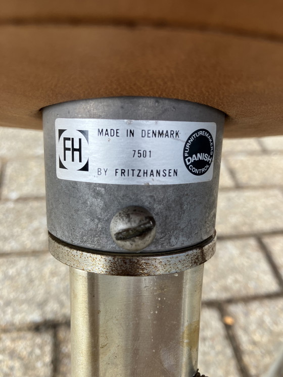 Image 1 of Original Vintage Fritz Hansen Swan Chair From 01-1975 in Beautiful Vintage Camel-Cognac Leather. In New Condition!!!