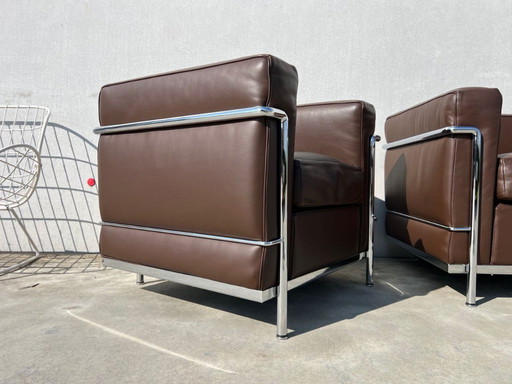 2x Cassina LC2 bruin lederen fauteuils