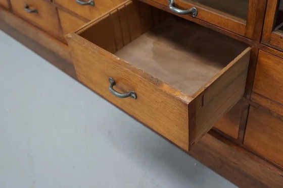 Image 1 of Großer, antiker deutscher Kurzwarenladenschrank aus Eiche, 1940er Jahre