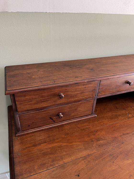 Image 1 of Scrivania a più livelli in noce