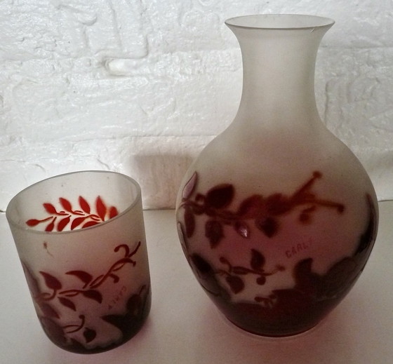 Image 1 of Art Deco Toilettenset - Carly - emailliertes Glas mit rotem Blumendekor - 14-teilig.