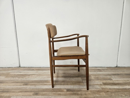 Zweedse fauteuil van hout met bruine stof