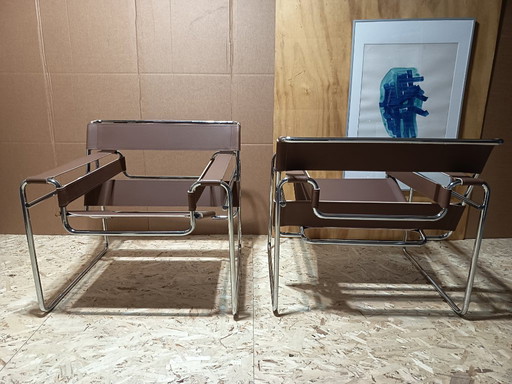 Poltrone Knoll Wassily B3 2 nuove/usate in pelle color noce di Marcel Breuer € 4.400