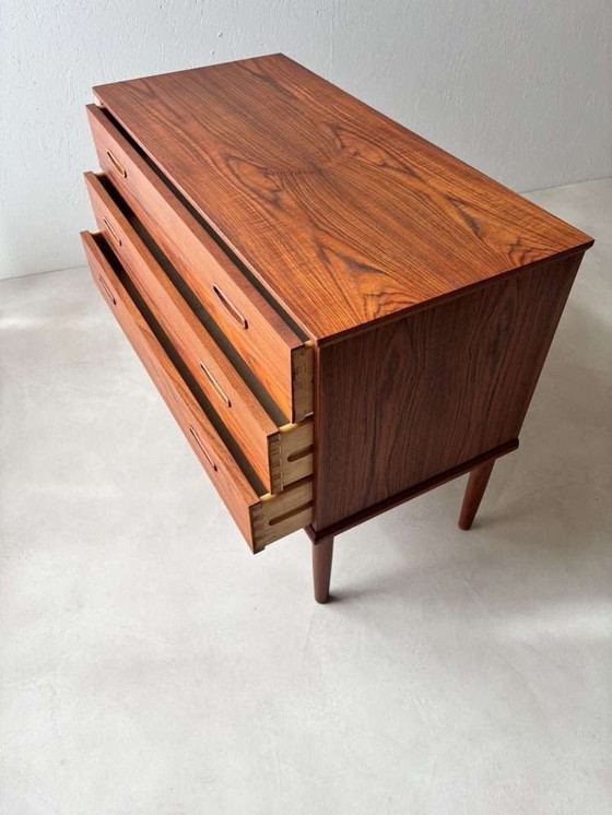 Image 1 of Cassettone in teak anni '60 completamente ristrutturato e dal design vintage
