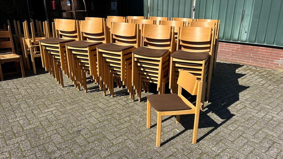 Image 1 of Lotto di 100 sedie impilabili vintage in compensato anni '80