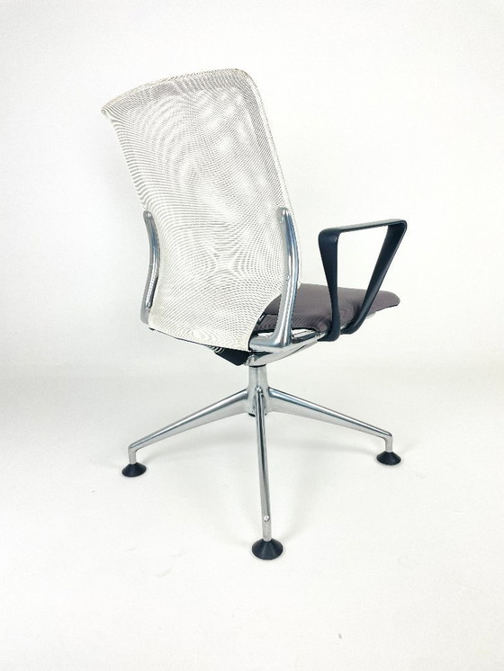 Image 1 of Vitra Meda bureaustoel