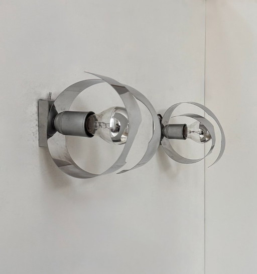 Paire d’applique vintage, métal chromé courbée, France, 1970.