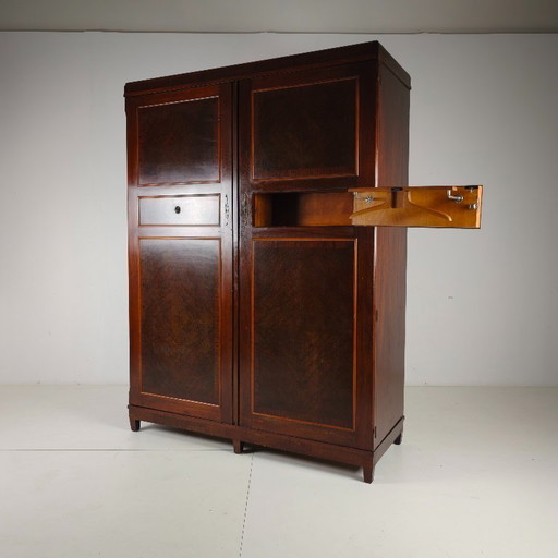 Armadio da uomo Compactom Ltd modello JCH con cassetti segreti – Inghilterra, ca. 1920