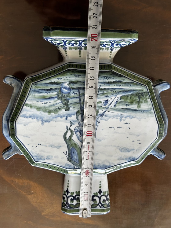 Image 1 of Vaso ottagonale, fine XIX secolo, in stile Delft - marchio non identificato