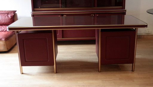 Set of desk and three chairs by Umberto Mascagni in burgundy imitation leather and brass, 1950 Italy