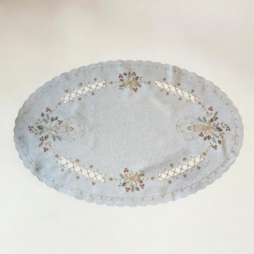 Ovale Vintage Weihnachts-Tischdecke von SANDER – Weiß mit grün/rot/goldenem Dekor