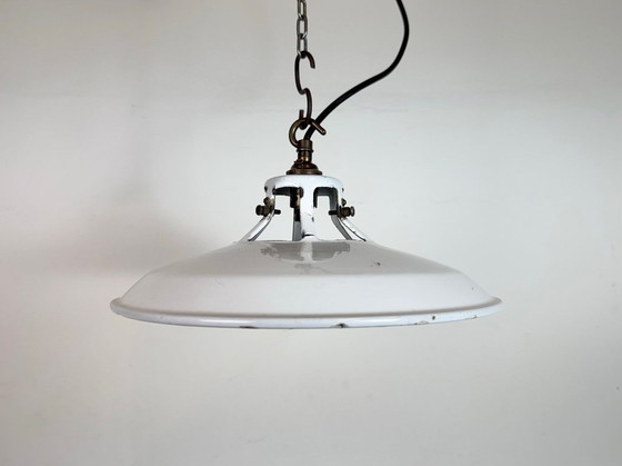 Image 1 of Industriële witte geëmailleerde fabriekshanglamp, jaren 60