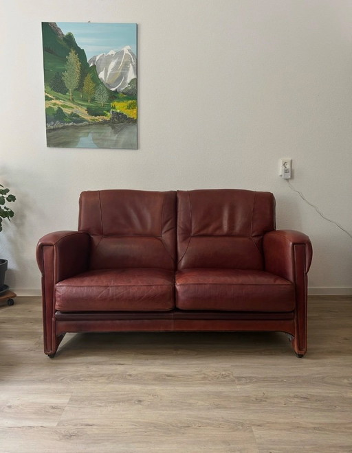 English-style leather seating area