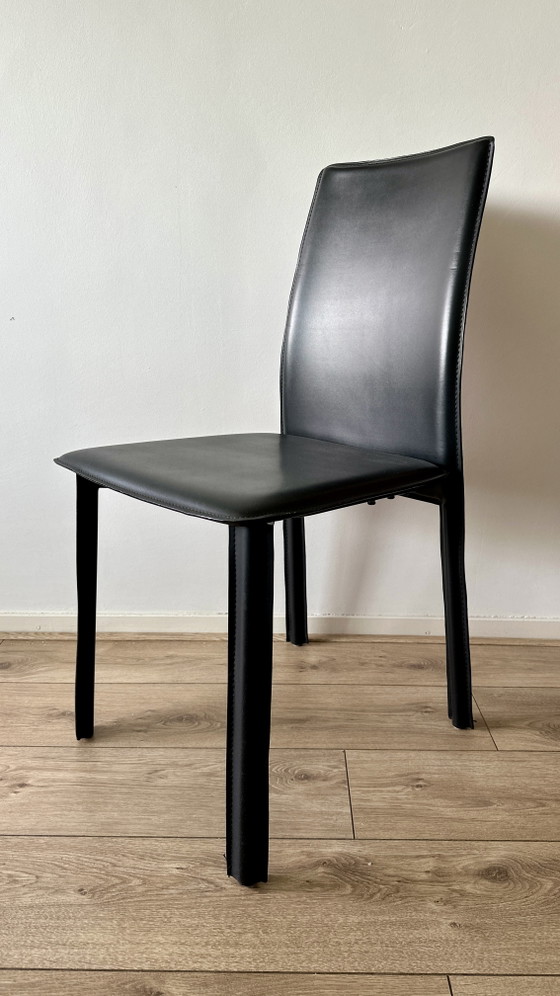 Image 1 of Classic vintage cherry wood dining table, extendable on two sides