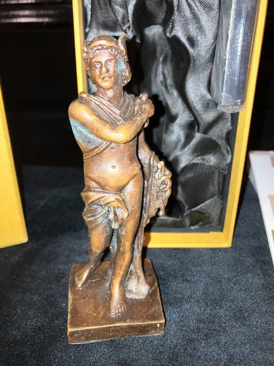 Image 1 of 18 figurillas de bronce, obras maestras de la escultura.