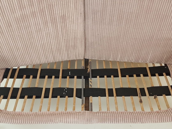 Image 1 of Panca vintage in teak con tessuto a coste rosa chiaro | Panca in legno rosa