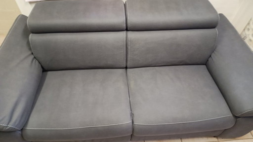 Ruime 3-Zitsofa In Zwart — Verstelbare Arm- En Hoofdsteunen – 3 5 zitsbanken, Plastic