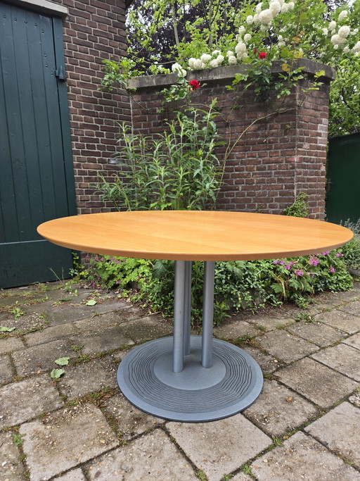 Leolux trias ronde design eettafel Hugo de Ruiter jaren 90