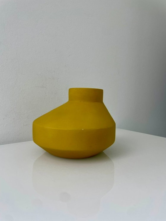 Image 1 of Vaso in ceramica fatto a mano color giallo senape, Atelier OT