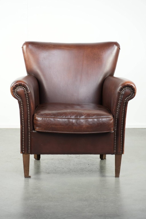 Comfortabele schapenleren fauteuil/ armchair met karakter en een goede dosis elegantie